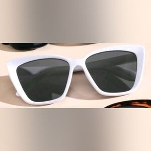 Chic White Cateye Sunglasses